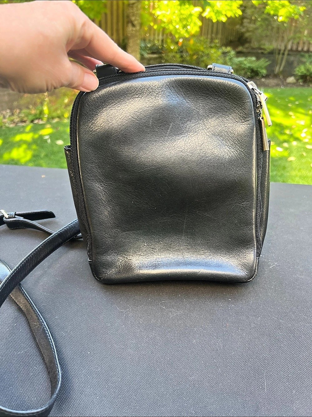 Hobo International Crossbody Bag in Leather Black